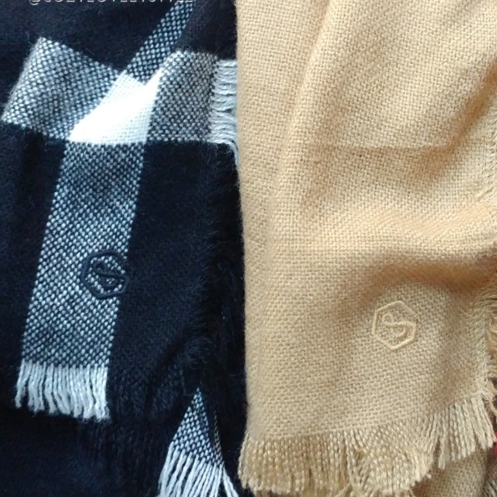 NWT Agnes & Dora blanket scarf